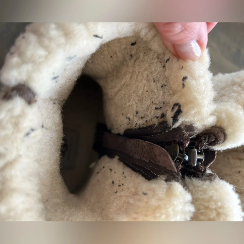 UGG Booties 👢👢 - Picture 7 of 9